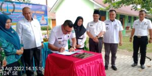 Penandatanganan acara hibah dan Prasasti PAVING BLOCK dari Ikatan Alumni SMPN 1 Simpang
